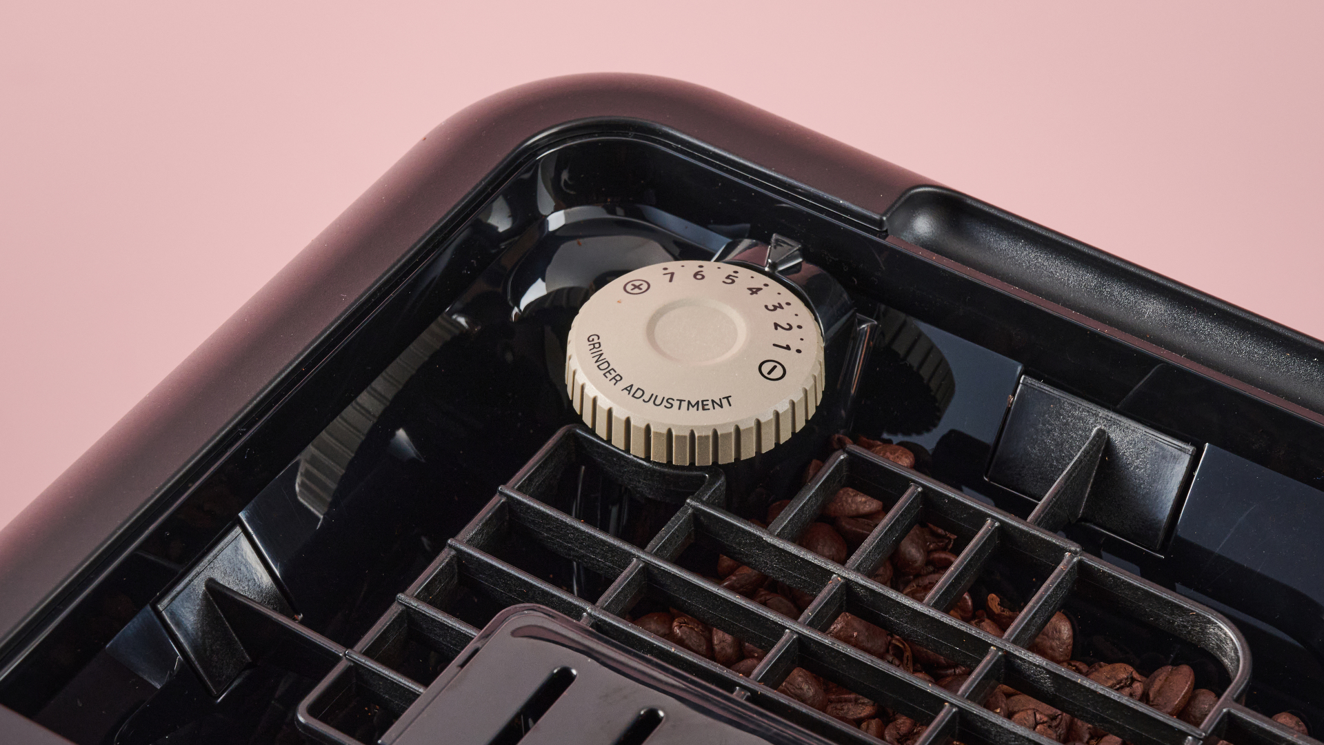 A closeup of the De'Longhi Eletta Ultra's grind settings.