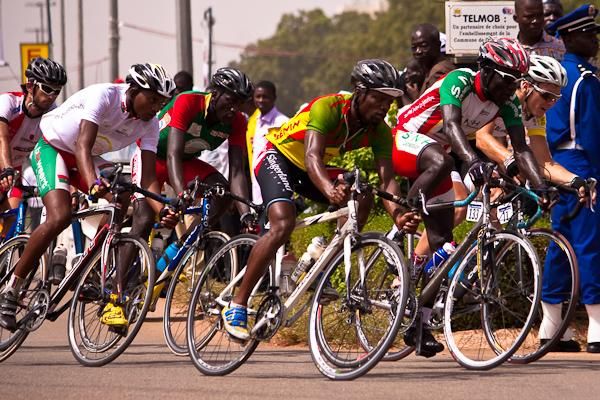 Kakpo rides in the peloton in the final stage.