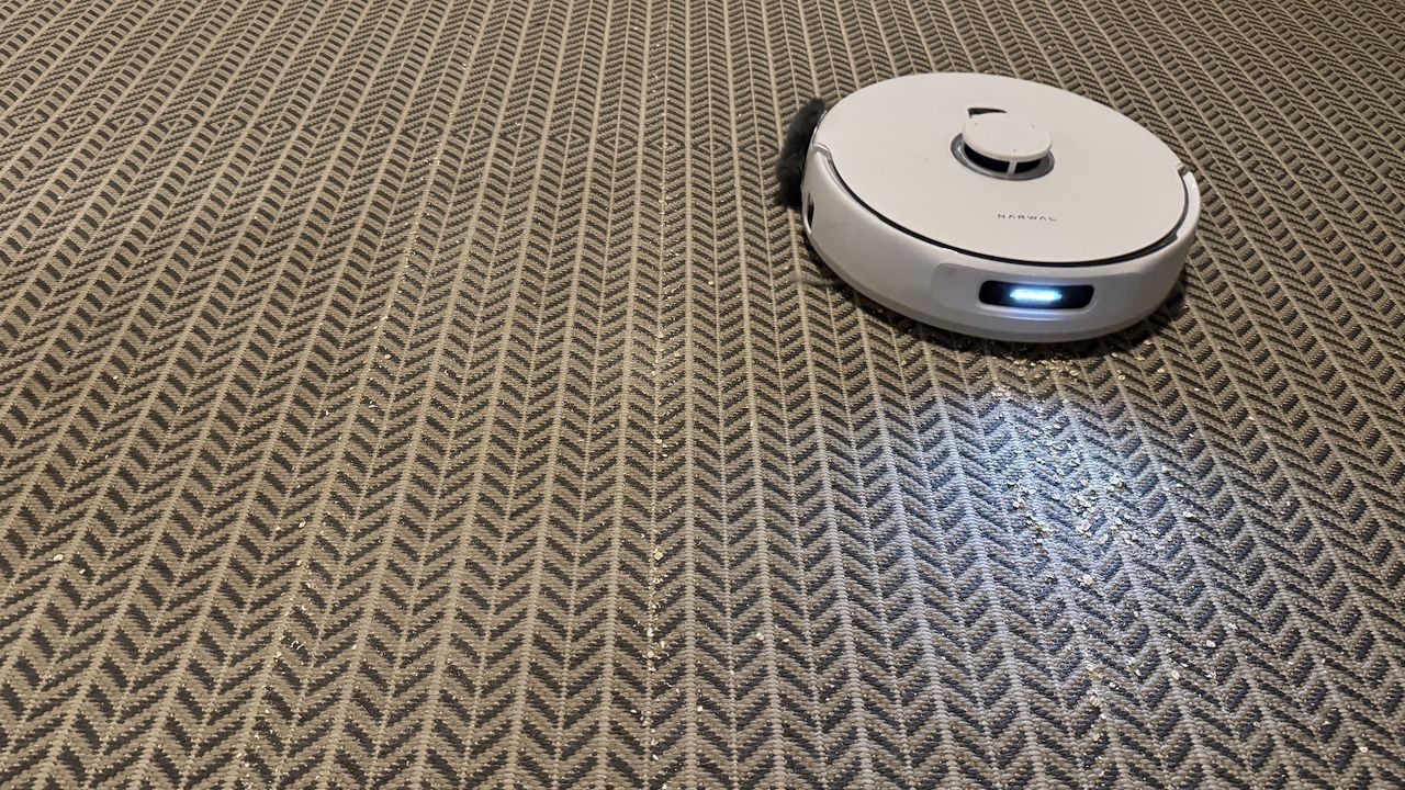 testing the Narwal Freo Z Ultra for mopping and vacuuming skills