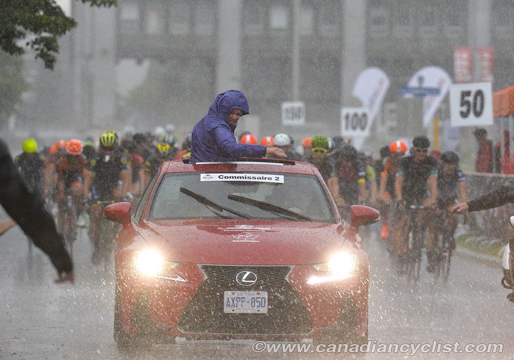 Officials neutralize the race when lightning began to strike close
