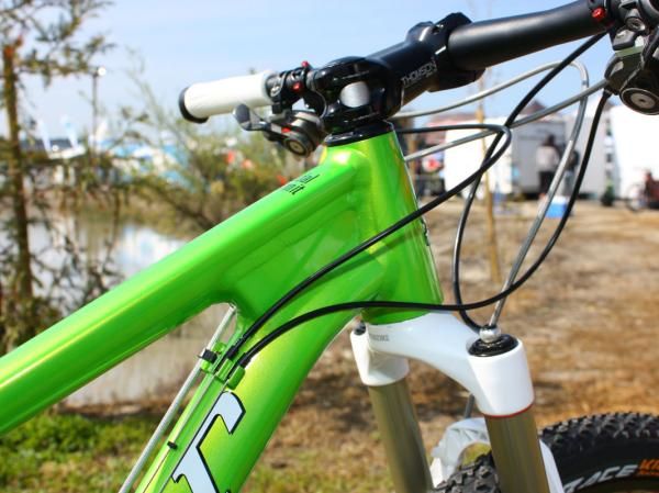 A wraparound gusset adds strength to the front end.