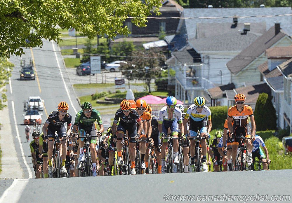 The pelton on the circuit climb on lap 1