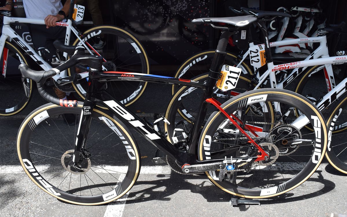 Warren Barguil has a custom painted BH to celebrate his Franch national title
