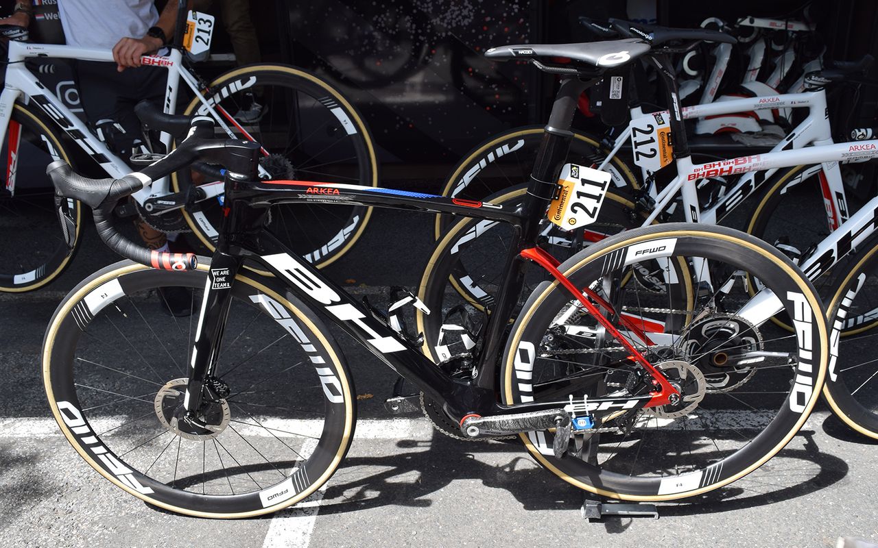 Warren Barguil has a custom painted BH to celebrate his Franch national title