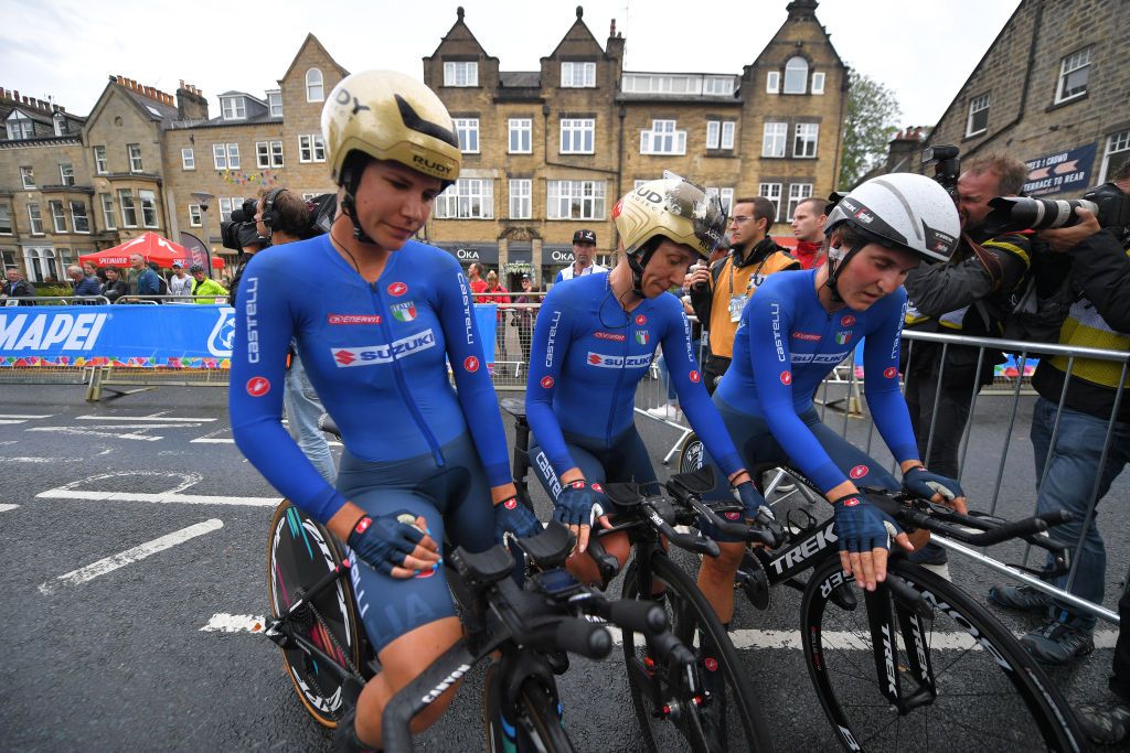 A disappointed Italian team after the finish