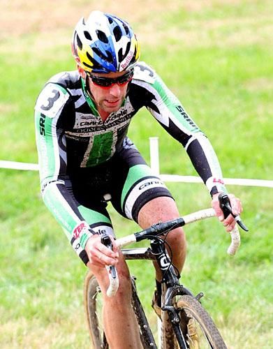 Tim Johnson (Cannondale/cyclocrossworld.com) all alone in one of the grass fields.