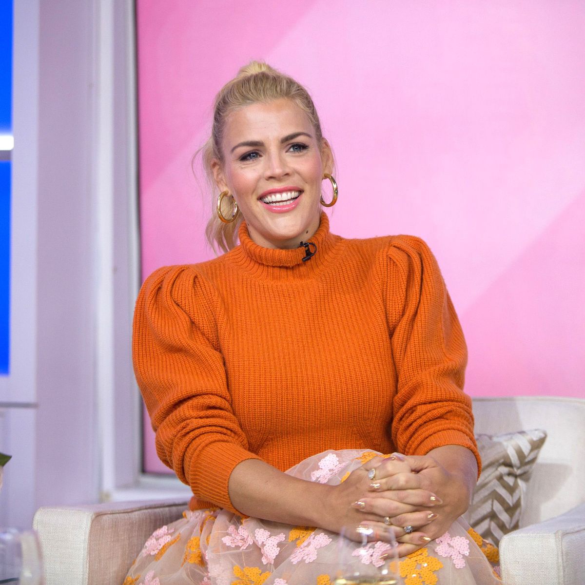 Busy Philipps to Host Her Own Talk Show Busy Philipps Lands Her Own(02)