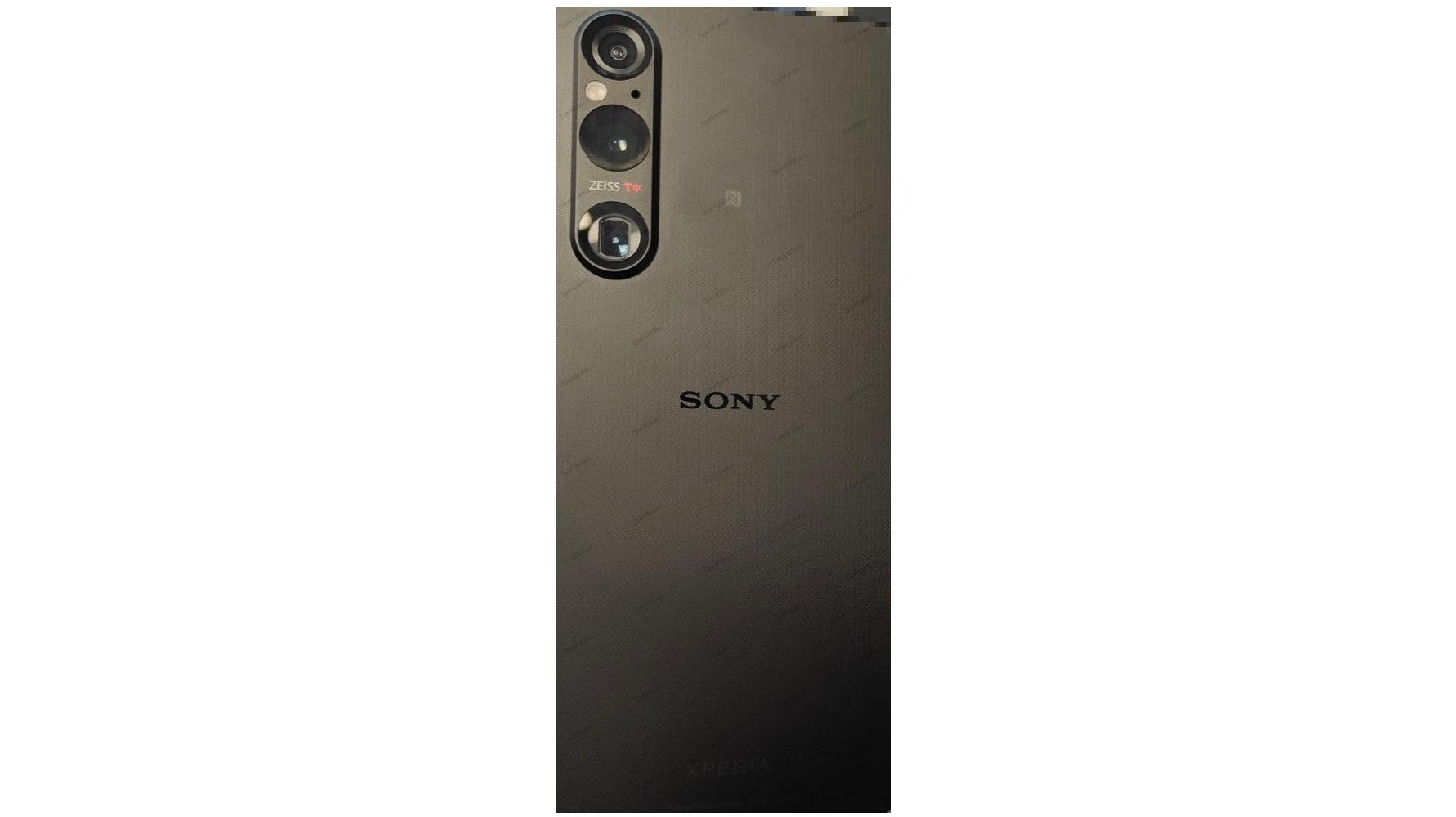 Una imagen filtrada que supuestamente muestra la parte posterior del Sony Xperia 1 V