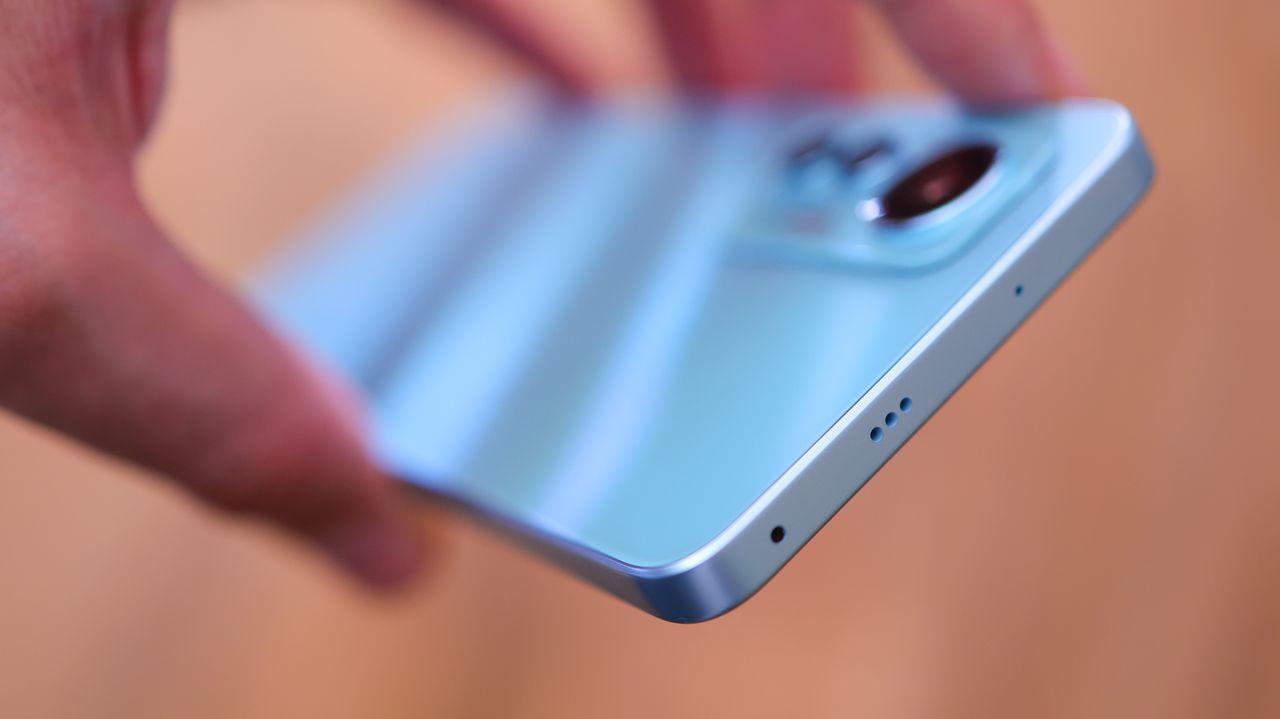Photo of the Xiaomi 12 Lite in green