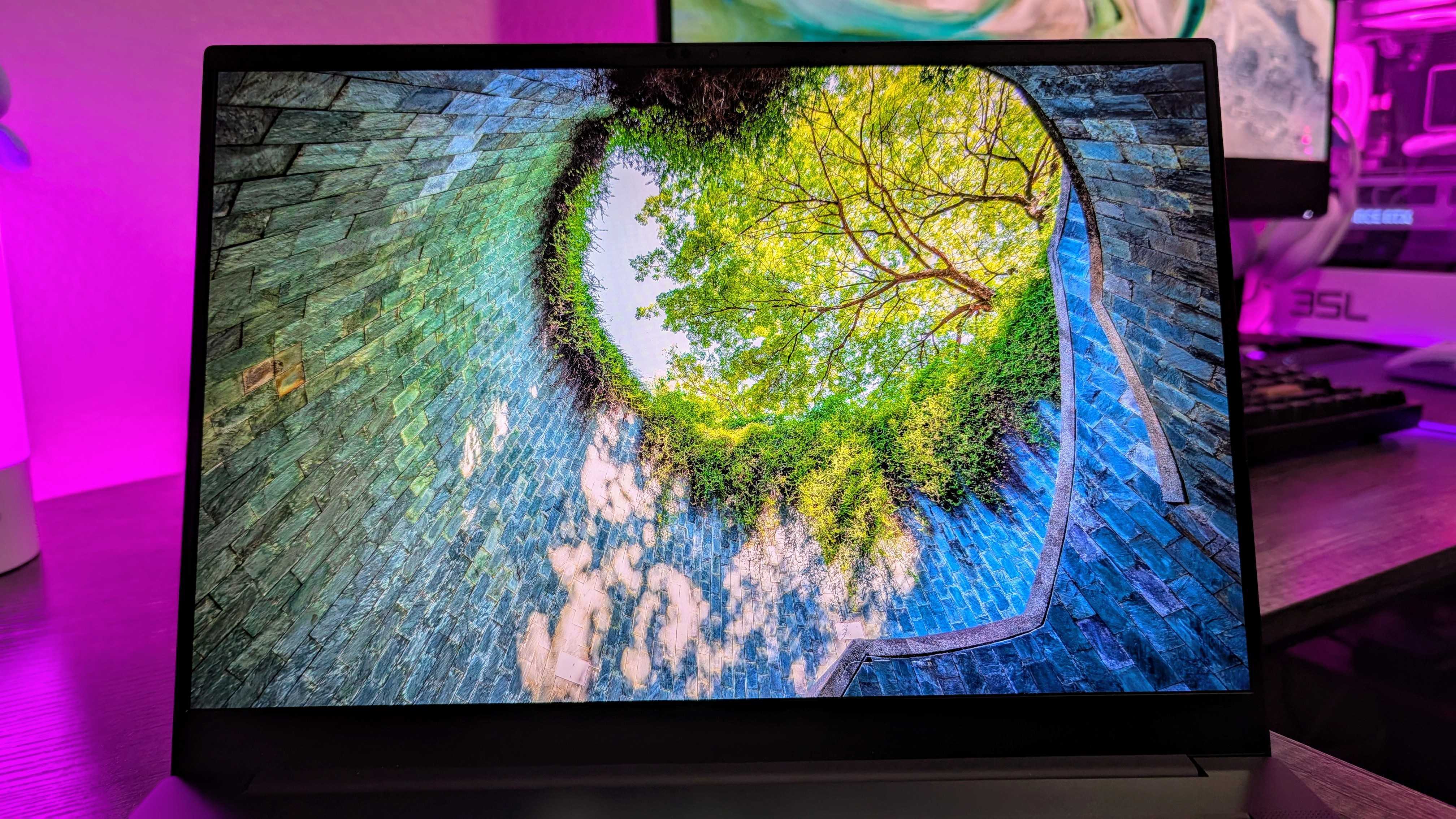 Image of the Razer Blade 14 (2025) gaming laptop.