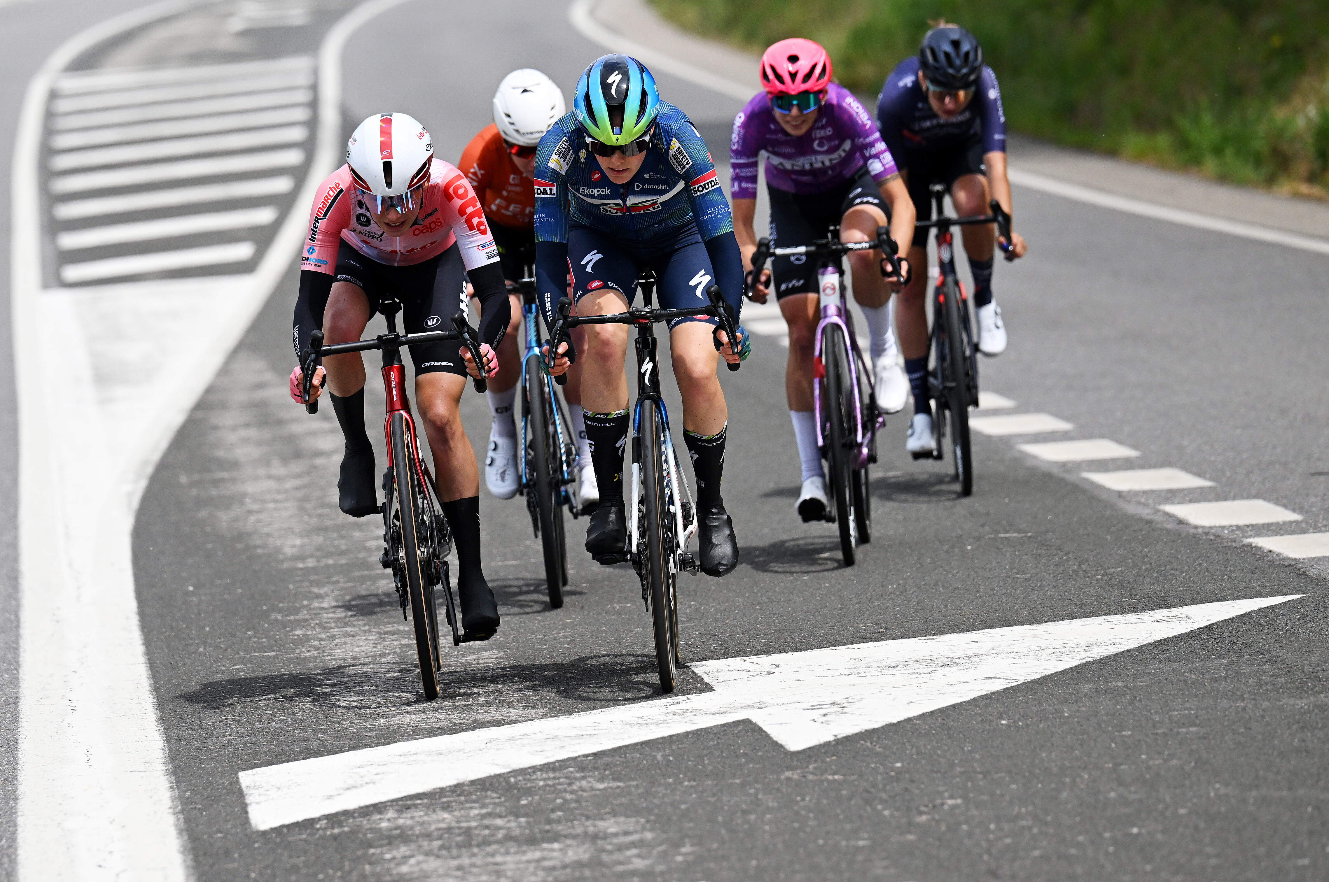 SAN-CIBRAO-DAS-VINAS, SPAIN - MAY 04: (L-R) Marieke Meert of Belgium and Team Lotto Intermarche Ladies, Carina Schrempf of Austria and Team Fenix-Premier Tech, Julie Van de Velde of Belgium and Team AG Insurance - Soudal, Andrea Casagranda of Italy and Team Vini Fantini - BePink and Lea Rondel of France and Team Mayenne Monbana My Pie compete in the breakaway during the 12th La Vuelta Femenina 2026, Stage 2 a 109.8km stage from Lobios to San Cibrao das Vinas / #UCIWWT / on May 04, 2026 in San Cibrao das Vinas, Spain. (Photo by Szymon Gruchalski/Getty Images)