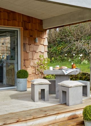 patio garden with modern outdoor furniture