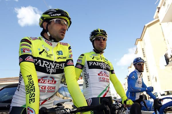 The Farnese Vini-Neri Sottoli riders await the start