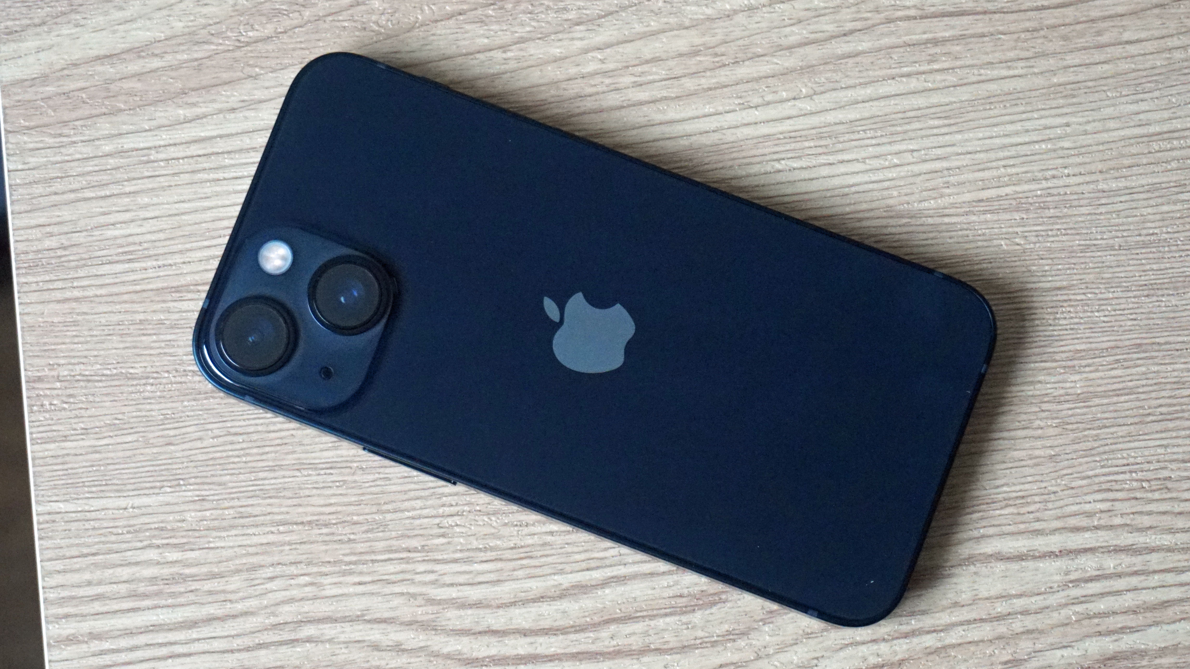 Así es el iPhone 12 mini: el móvil 'asequible' de Apple ahora llega en  versión pequeña
