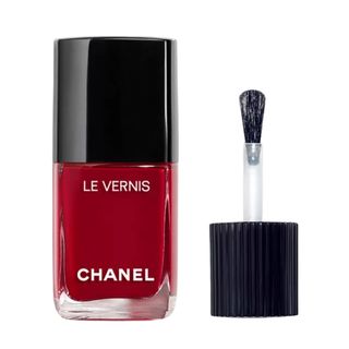 Chanel Le Vernis Nail Colour in 153 Pompier 