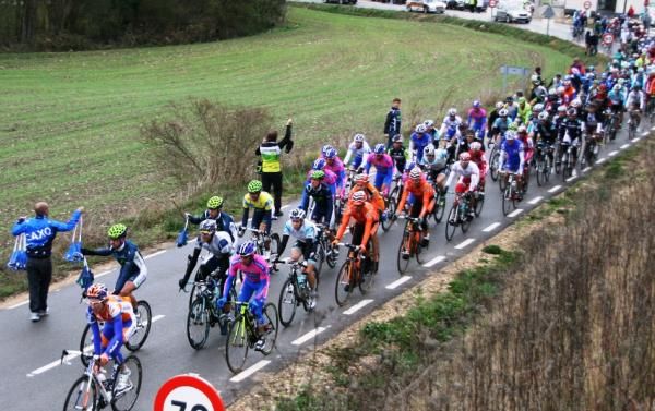 The peloton in the feed zone.