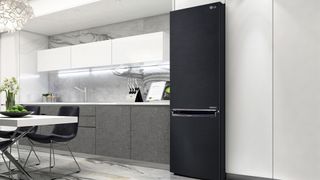 The LG GBB92MCBAP Fridge Freezer includes LG's innovative Inverter Linear Compressor, saving up to 59.1% of the energy used by an E grade fridge.