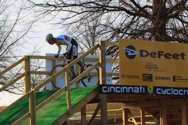 Niels Albert dives off the flyover