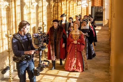 Thomas Cromwell (MARK RYLANCE);Jane Seymour (KATE PHILLIPS)