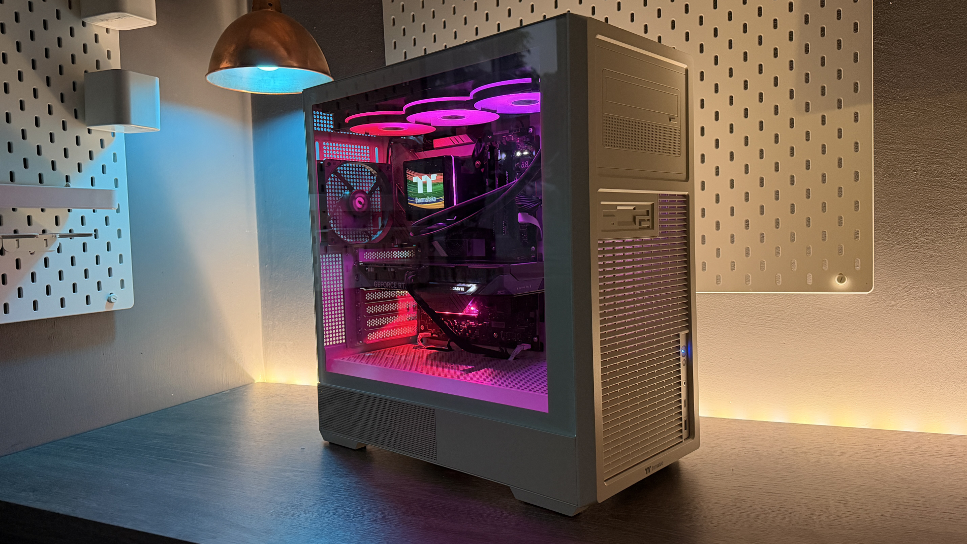 Thermaltake Retro case during a PC build.