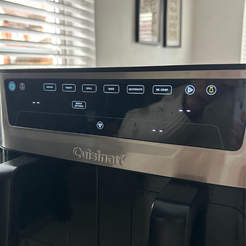 Cuisinart Tri Zone 13.6L Air Fryer &amp;amp; Oven - screen switched on