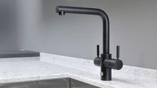 black instant boiling water tap