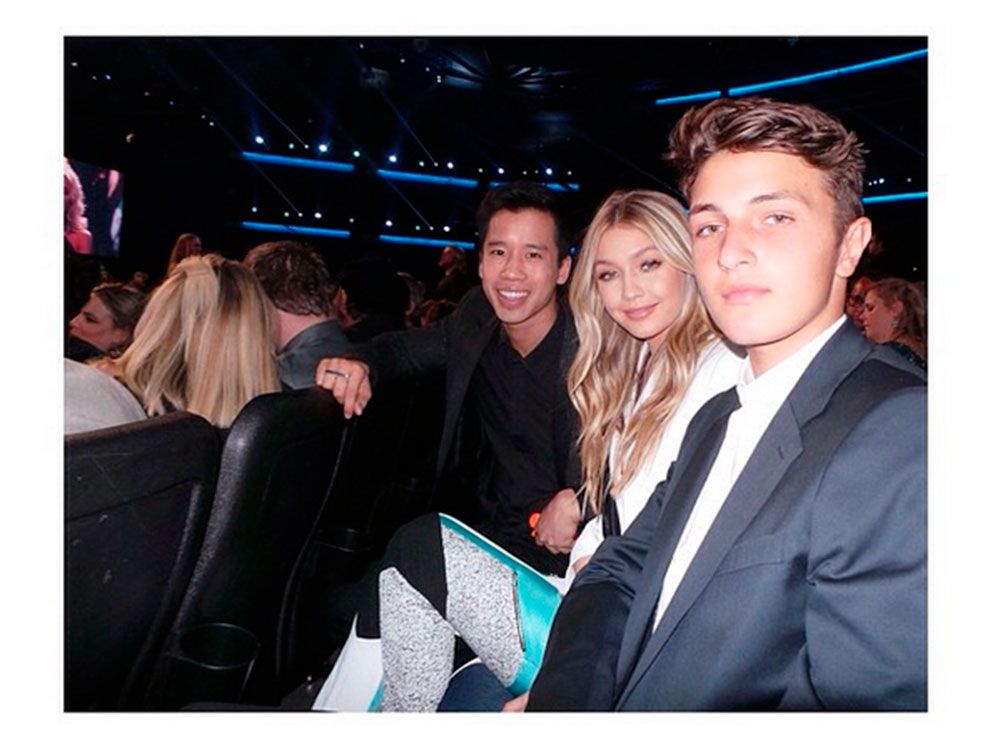 Anwar Hadid, le frère de Gigi et Bella, a signé un contrat de mannequin