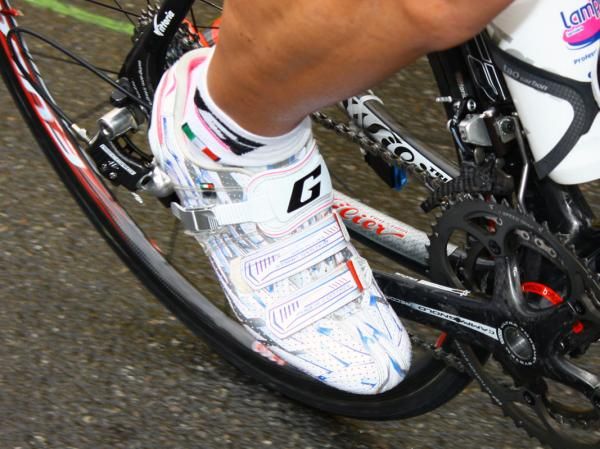 Gaerne has provided the Lampre - Farnese Vini team with its own color scheme for its G.Myst Plus shoes.