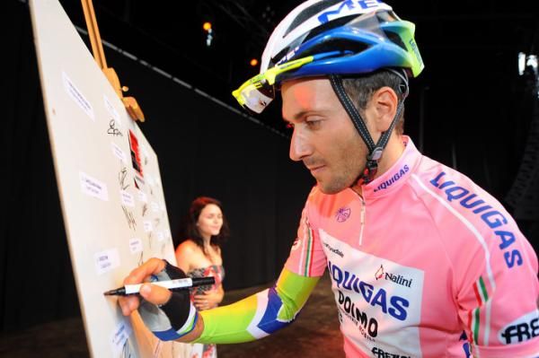 Ivan Basso (Liquigas) signs on for the race.
