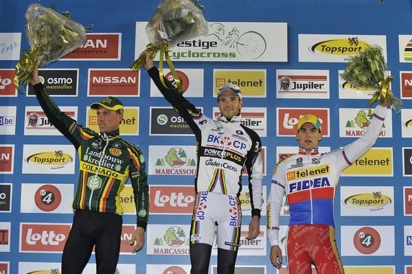 Niels Albert (BKCP-Powerplus) tops the podium in Gavere, Sven Nys (Landbouwkrediet-Colnago) and Zdenek Stybar (Telenet Fidea Cycling), l &amp; r.