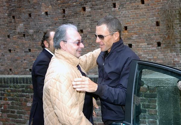 Lance Armstrong greets Giro organiser Angelo Zomegnan