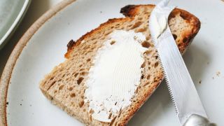 Foods to never cook in a toaster: buttered bread
