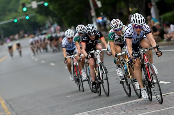 A large break gets off the front of the womens field.
