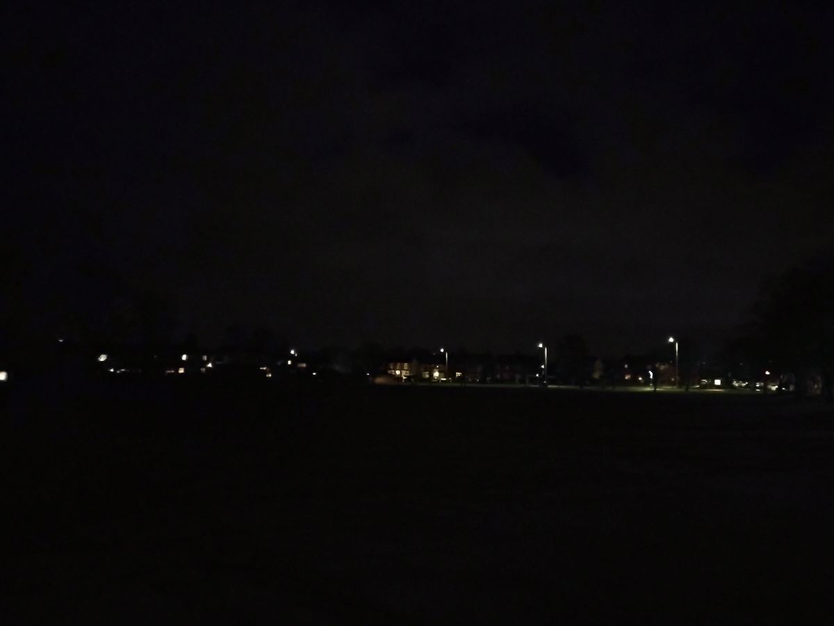 Xiaomi Redmi Note 11 camera sample (green in the dark).