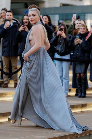 Florence Pugh enters the Dune premiere in her backless Valentino gown