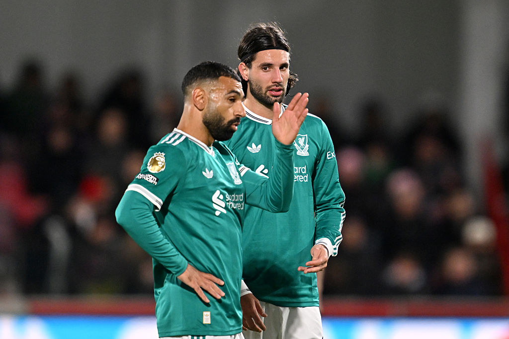 BRENTFORD, ENGLAND - OCTOBER 25: Dominik Szoboszlai of Liverpool speaks with teammate Mohamed Salah during the Premier League match between Brentford and Liverpool at Gtech Community Stadium on October 25, 2025 in Brentford, England. (Photo by Liverpool FC/Liverpool FC via Getty Images)