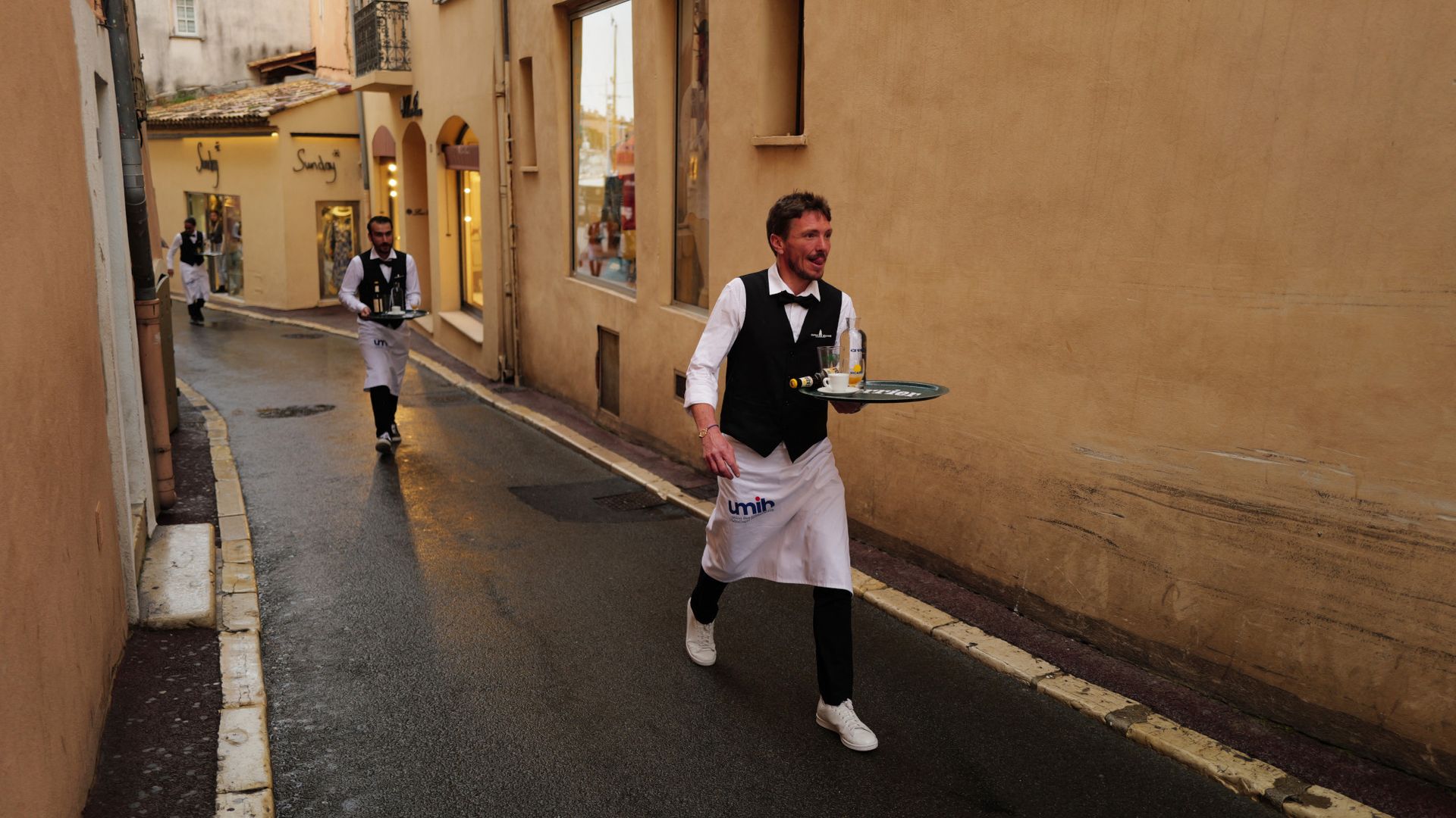 
                                Waiters competes in the &#039;Course des Garçons de Café&#039; race in France
                            