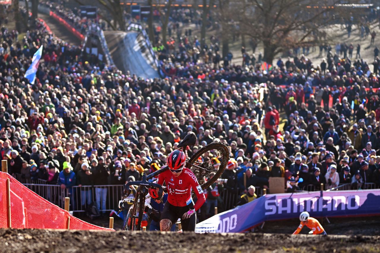 Schreiber in front of the huge crowds in Li&eacute;vin
