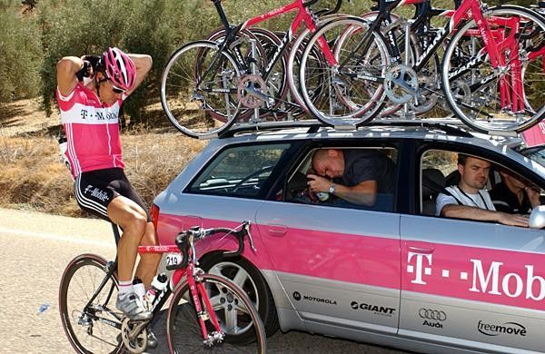 Erik Zabel (T-Mobile) as water carrier