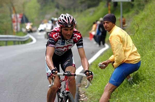 Ivan Basso headed out alone after counter attacking Cunego during the closing stages of the run to Maielletta Passo Lanciano