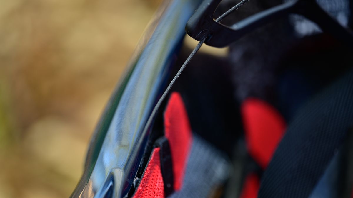 Trek Ballista MIPS string connecting rear cradle