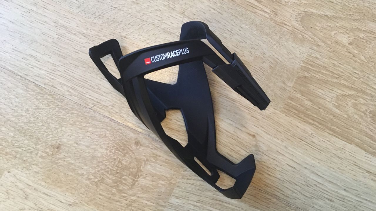 Elite Custom Race Plus bottle cage