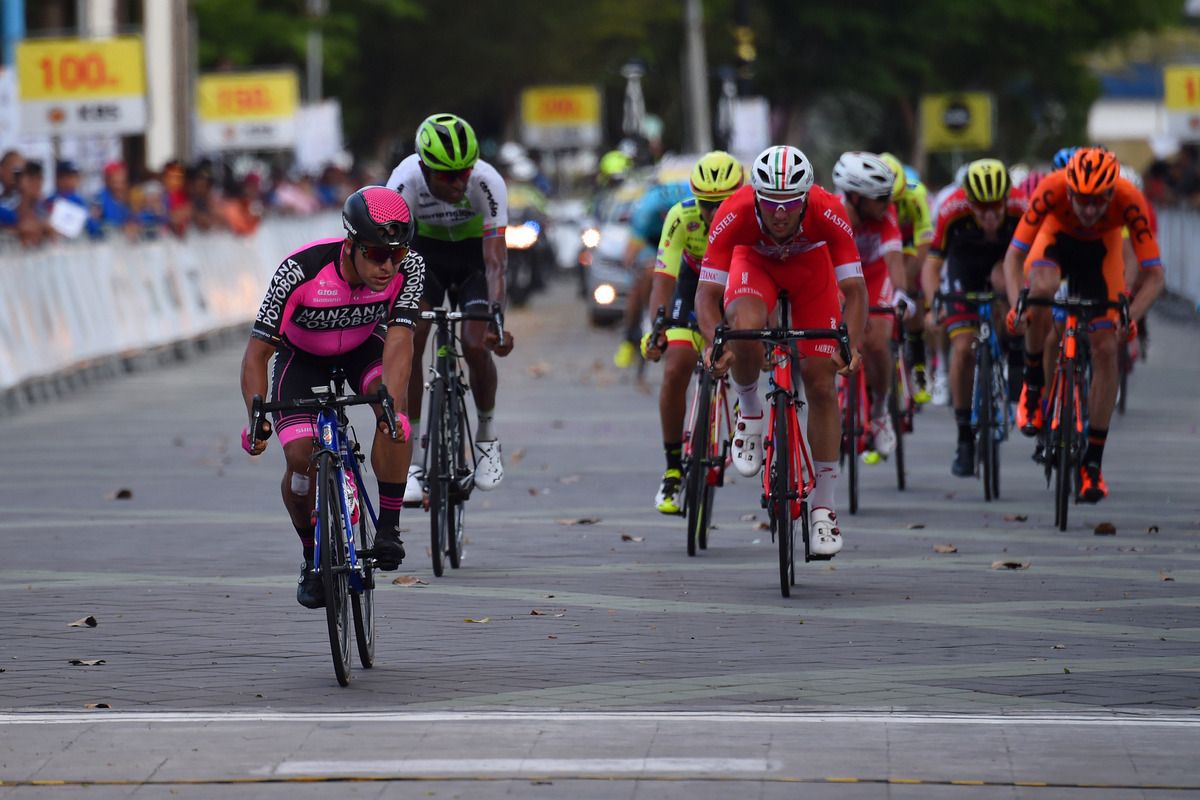 Jordan Arley Parra Arias (Manzana Postobon) won the sprint from the chase group
