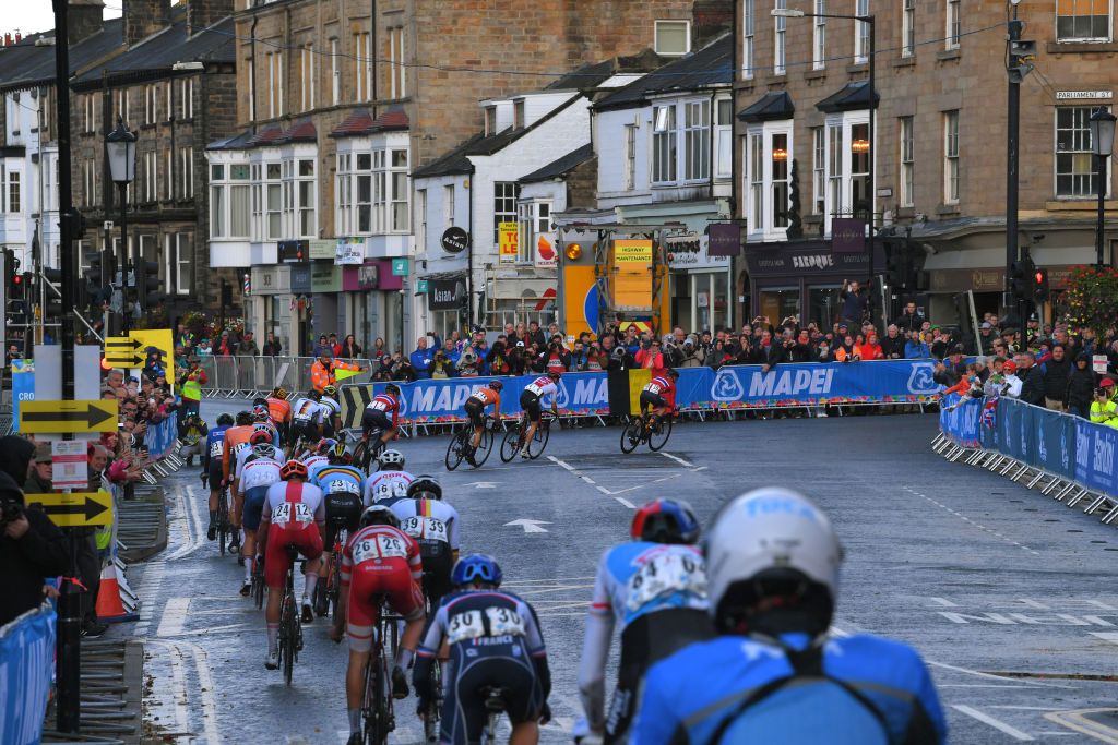 The U23 peloton