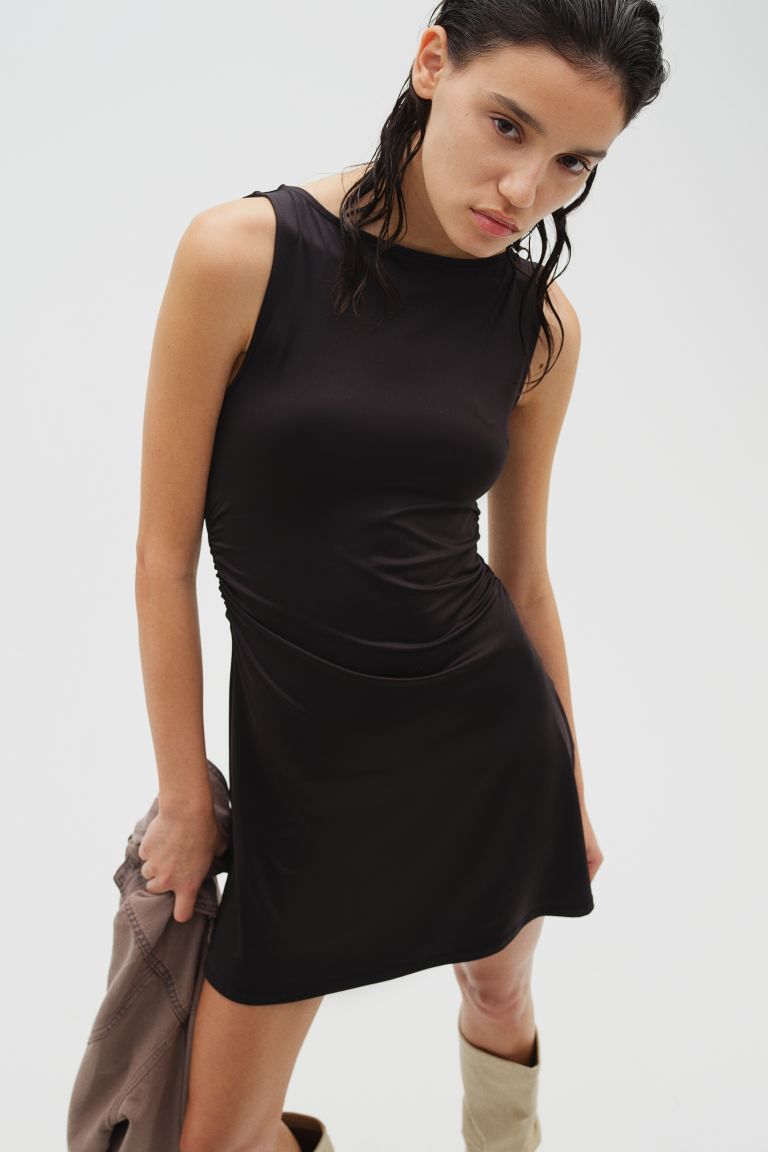 npBSL7ZaMy9jVdsQ7agXeM-320-80 ヴィクトリア・ベッカムは水たまりパンツの代わりにこのクラシックな90年代トレンドを履き直した