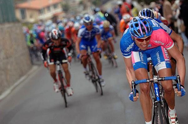 Alessandro Ballan (Lampre-Fondital) powers away