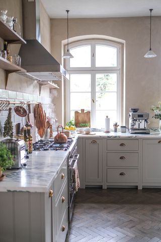 relaxed looking kitchen with plaster walls and marble countertop
