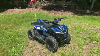 Droyd Fury Kids ATV in field of grass