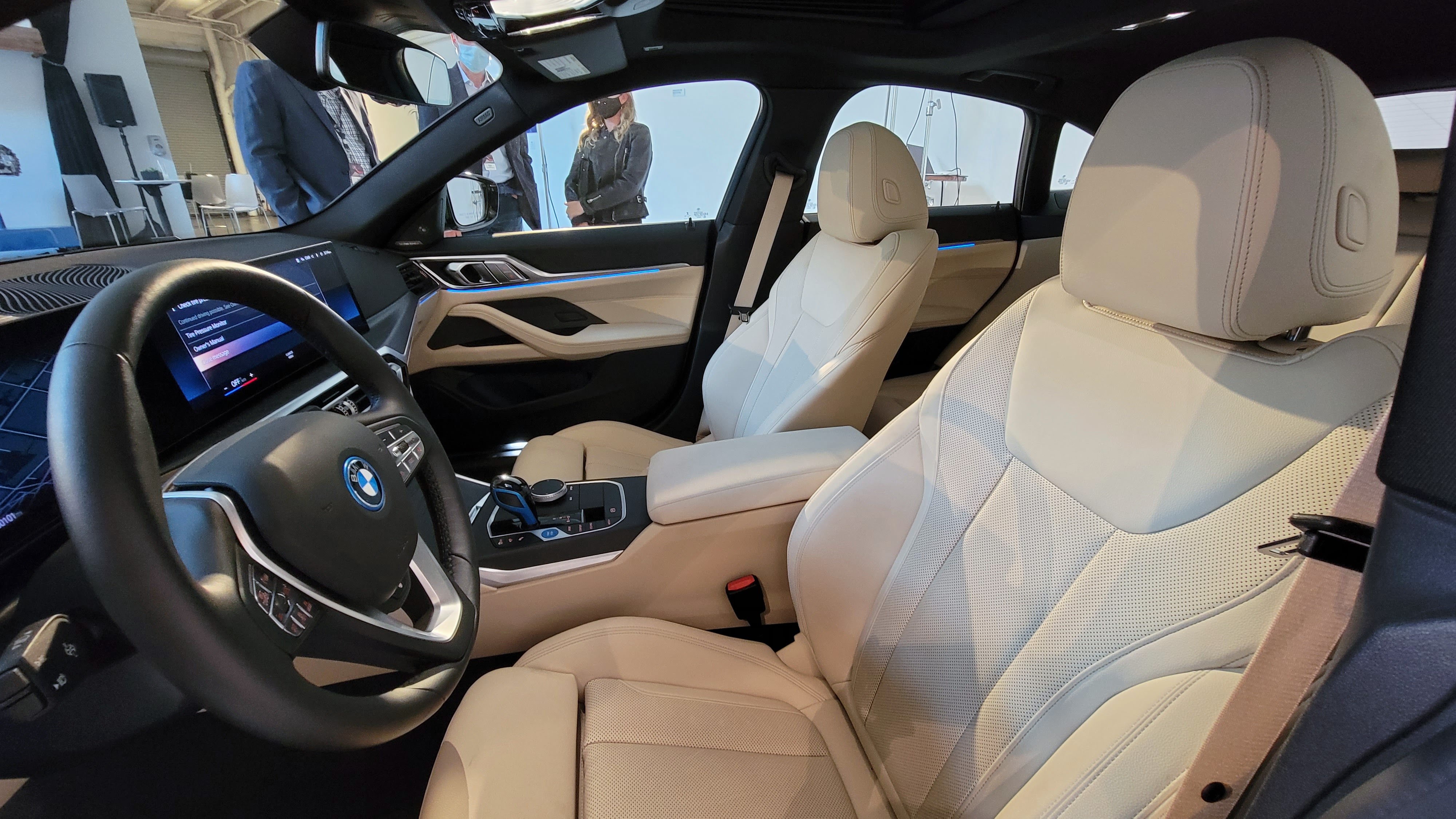 Front seats in the BMW i4