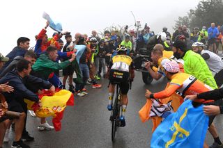 Primož Roglič solo on Lagos de Covadonga at the 2021 Vuelta a España